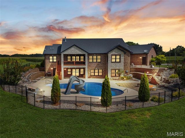 8318 WEST MILL CREEK RD, Troy, IL 62294