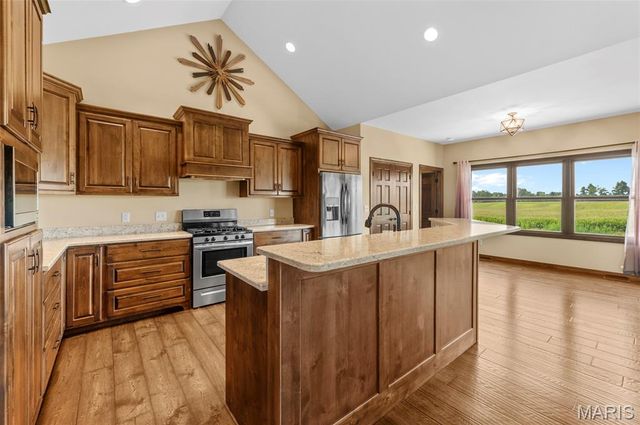 8318 WEST MILL CREEK RD, Troy, IL 62294