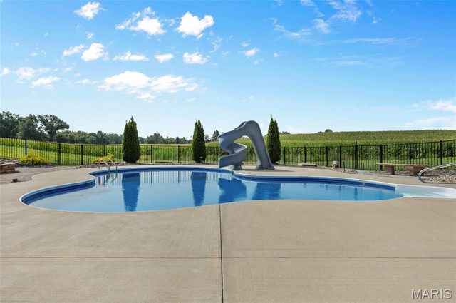 8318 WEST MILL CREEK RD, Troy, IL 62294