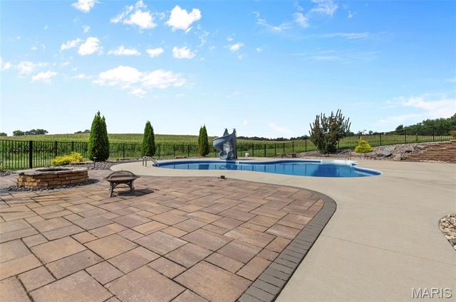 8318 WEST MILL CREEK RD, Troy, IL 62294