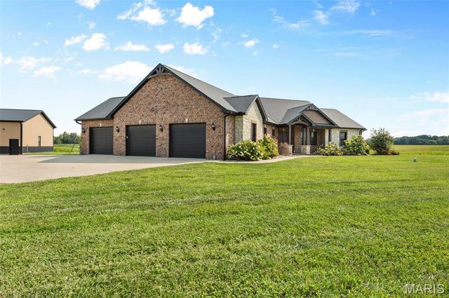 8318 WEST MILL CREEK RD, Troy, IL 62294
