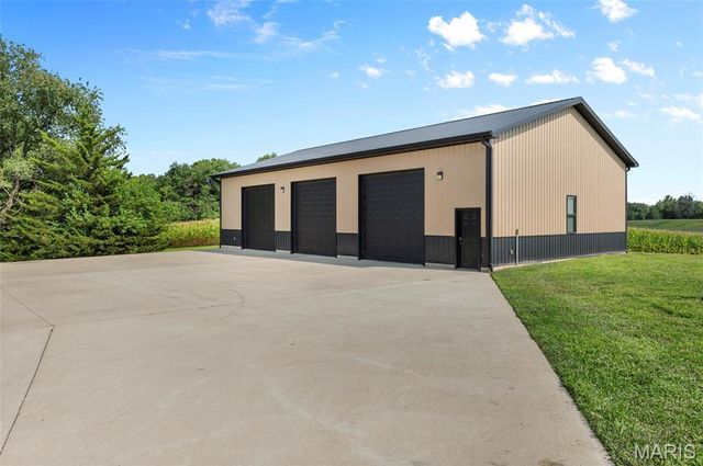 8318 WEST MILL CREEK RD, Troy, IL 62294