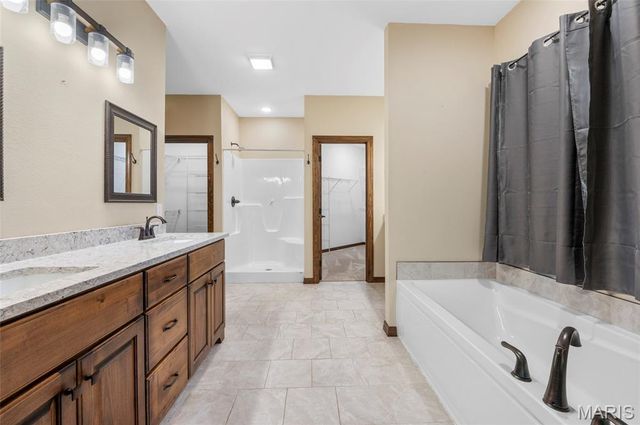 8318 WEST MILL CREEK RD, Troy, IL 62294
