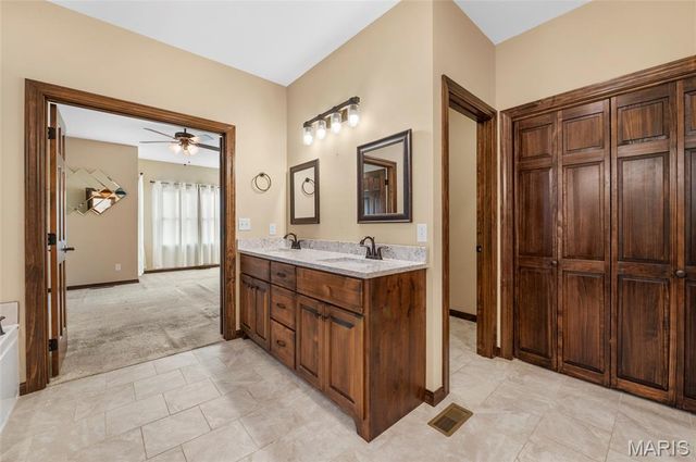 8318 WEST MILL CREEK RD, Troy, IL 62294