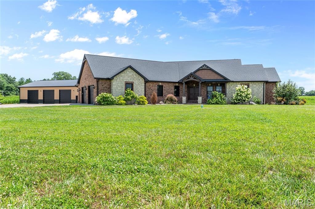 8318 WEST MILL CREEK RD, Troy, IL 62294