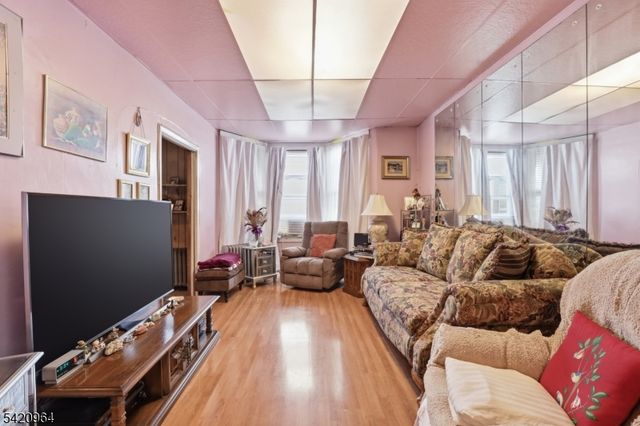 38 Schley St, Newark City, NJ 07112