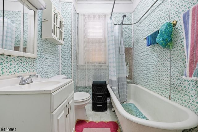 38 Schley St, Newark City, NJ 07112