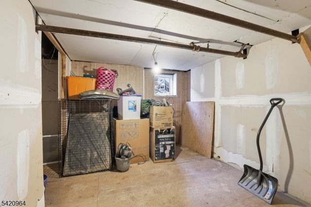 38 Schley St, Newark City, NJ 07112