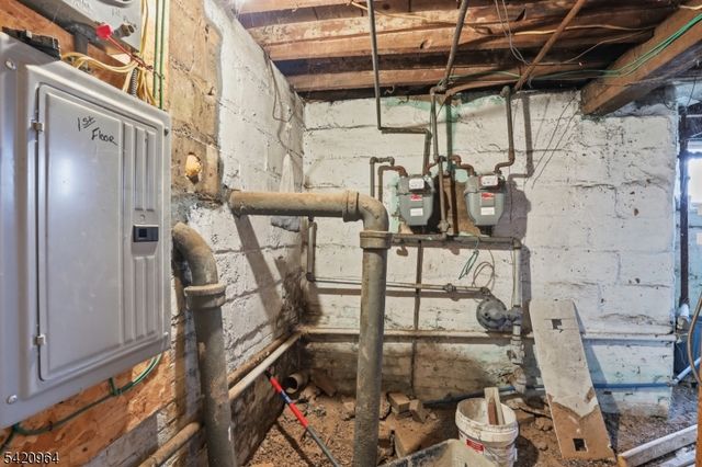 38 Schley St, Newark City, NJ 07112