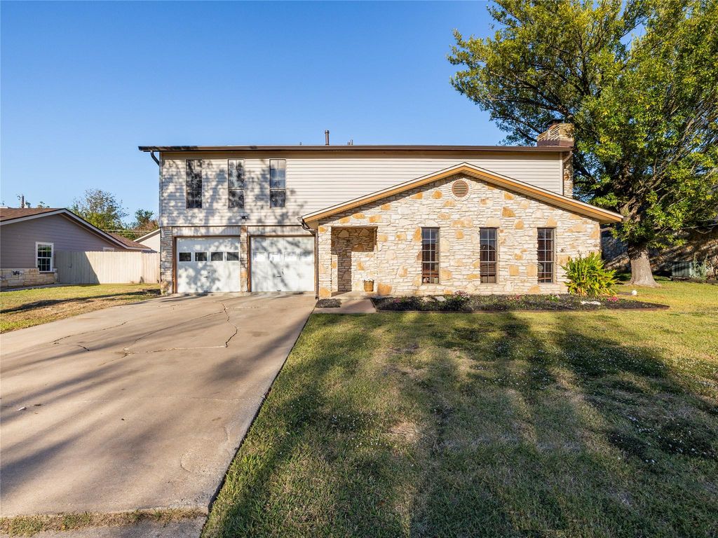 2104 Donna DR, Taylor, TX 76574