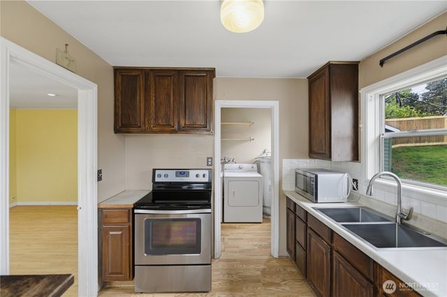 9831 33rd Avenue SW, Seattle, WA 98126