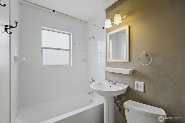 9831 33rd Avenue SW, Seattle, WA 98126