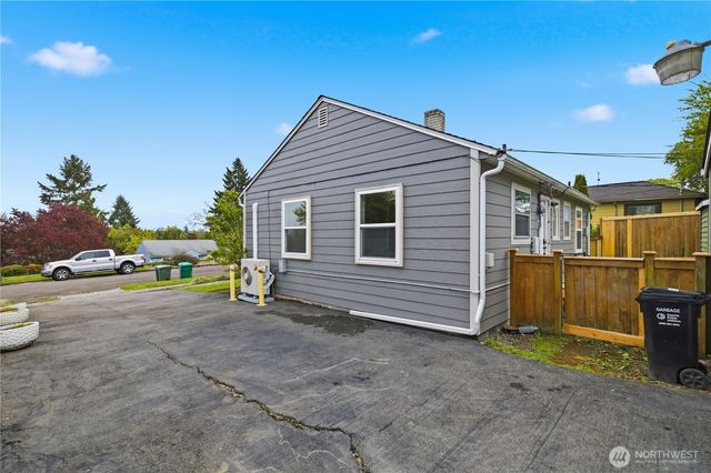 9831 33rd Avenue SW, Seattle, WA 98126