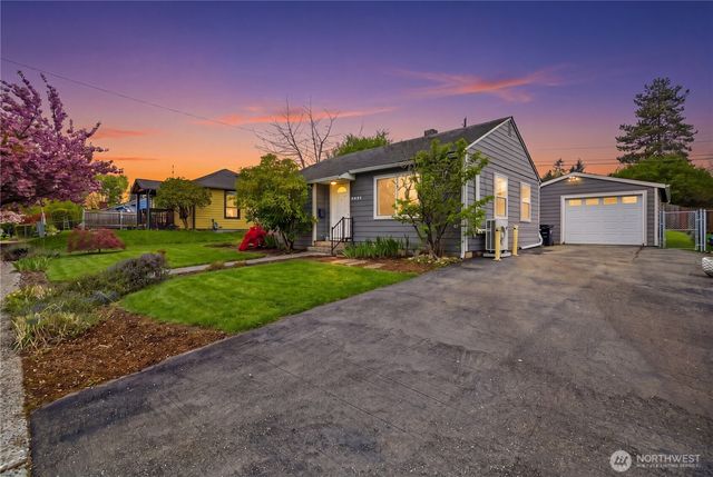 9831 33rd Avenue SW, Seattle, WA 98126
