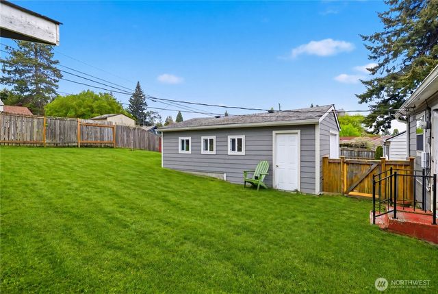9831 33rd Avenue SW, Seattle, WA 98126