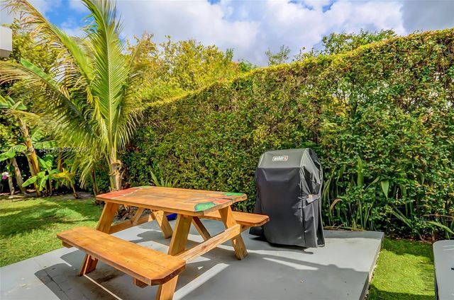 3641 SW 13th Ter, Miami, FL 33145