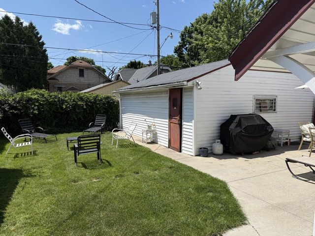 2915 N 38th STREET, Milwaukee, WI 53210
