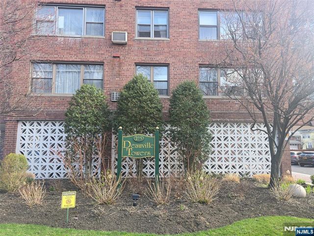 275 Hoym Street 3G, Fort Lee, NJ 07024