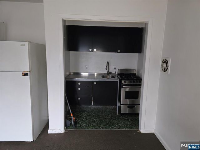 275 Hoym Street 3G, Fort Lee, NJ 07024