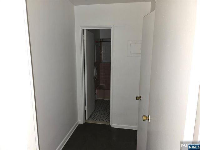 275 Hoym Street 3G, Fort Lee, NJ 07024