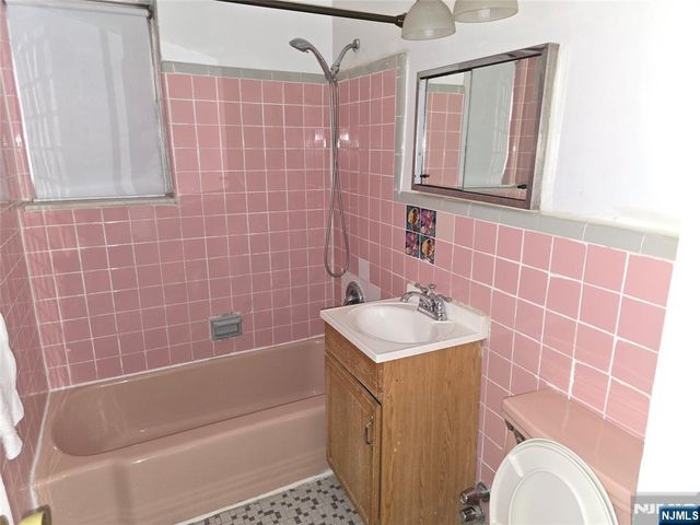 275 Hoym Street 3G, Fort Lee, NJ 07024