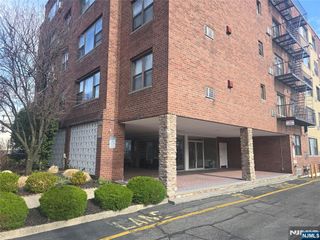 275 Hoym Street 3G, Fort Lee, NJ 07024