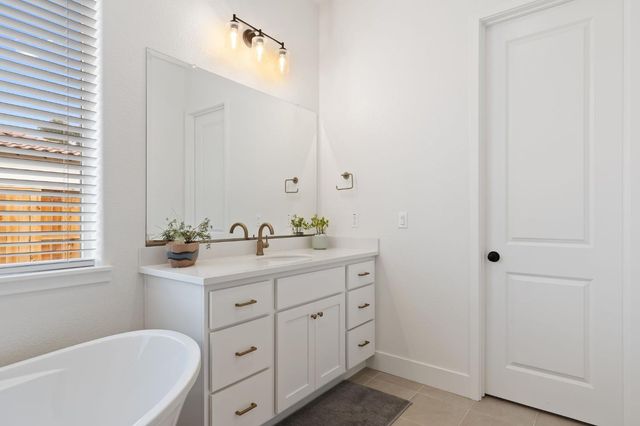 3420 Grove Cir, Loomis, CA 95650