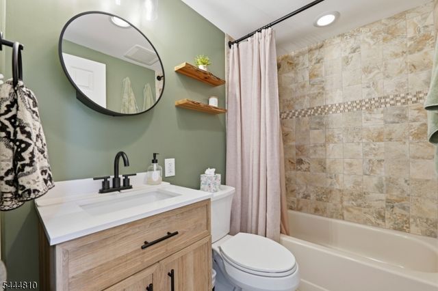 306 West End Ave, Hopatcong Boro, NJ 07843