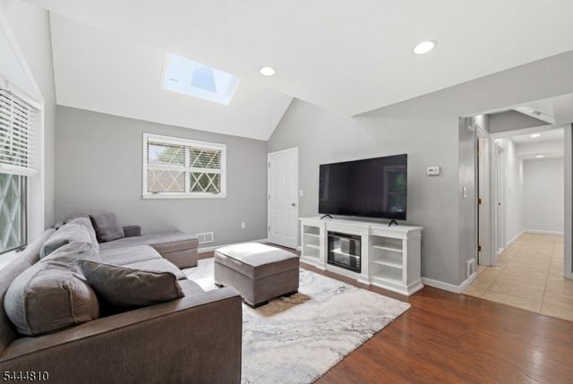 306 West End Ave, Hopatcong Boro, NJ 07843