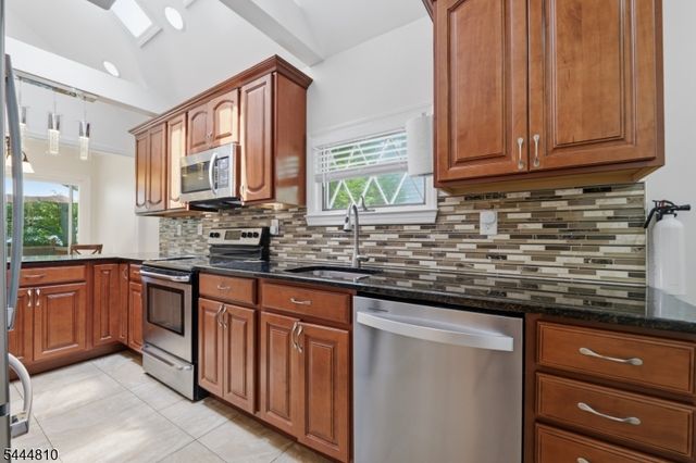 306 West End Ave, Hopatcong Boro, NJ 07843
