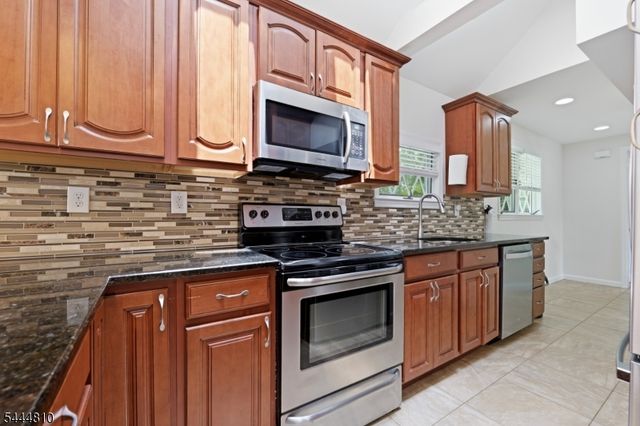 306 West End Ave, Hopatcong Boro, NJ 07843