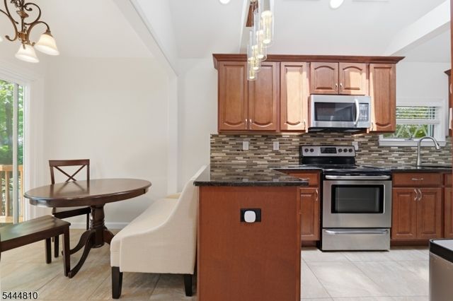 306 West End Ave, Hopatcong Boro, NJ 07843