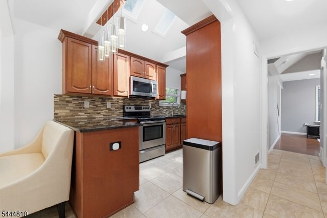 306 West End Ave, Hopatcong Boro, NJ 07843
