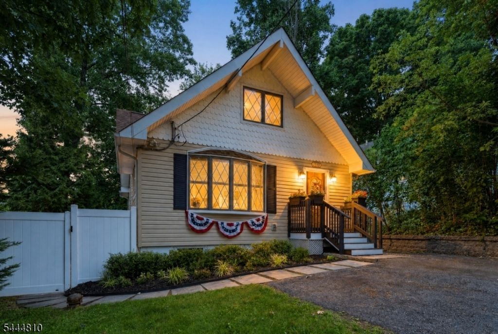 306 West End Ave, Hopatcong Boro, NJ 07843