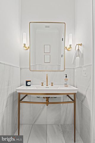 352 AYR HILL AVE NE, Vienna, VA 22180