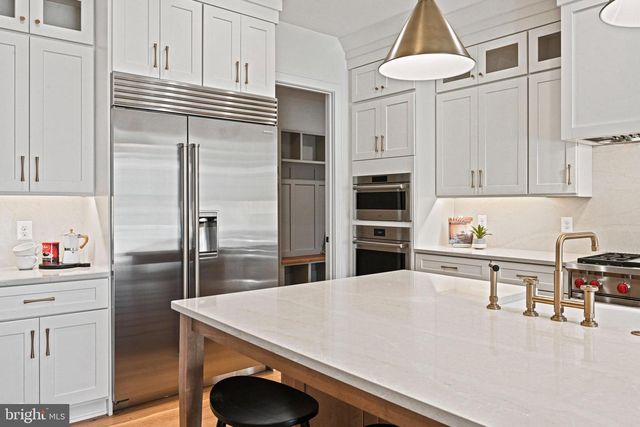 352 AYR HILL AVE NE, Vienna, VA 22180