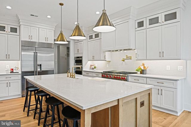 352 AYR HILL AVE NE, Vienna, VA 22180