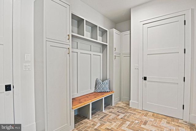 352 AYR HILL AVE NE, Vienna, VA 22180