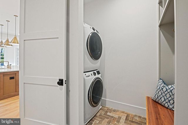 352 AYR HILL AVE NE, Vienna, VA 22180