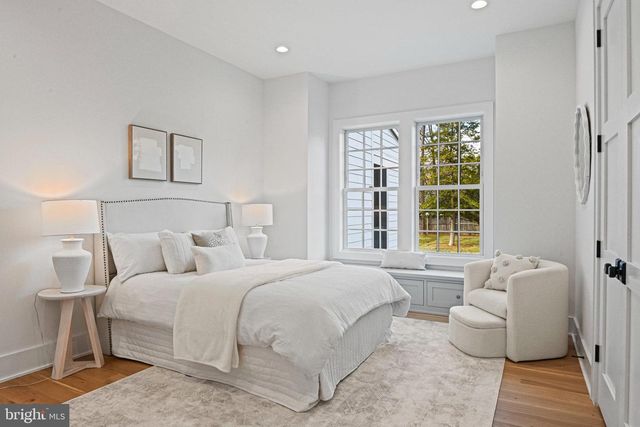 352 AYR HILL AVE NE, Vienna, VA 22180