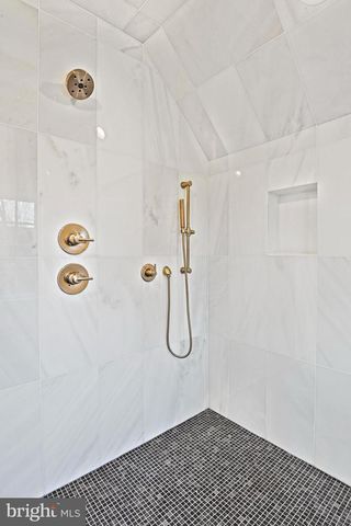 352 AYR HILL AVE NE, Vienna, VA 22180