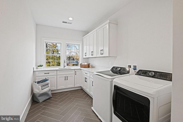 352 AYR HILL AVE NE, Vienna, VA 22180