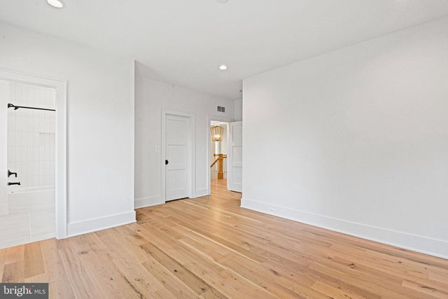 352 AYR HILL AVE NE, Vienna, VA 22180