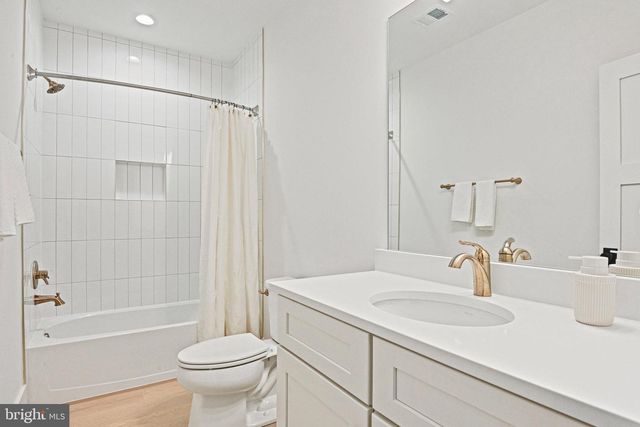 352 AYR HILL AVE NE, Vienna, VA 22180