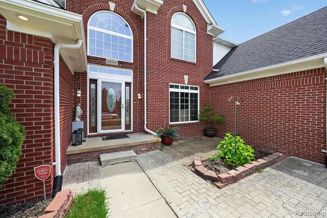 48166 Ellington Drive, Macomb, MI 48044
