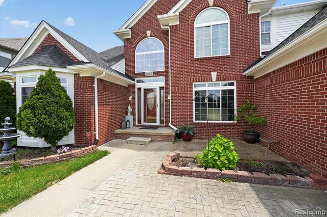 48166 Ellington Drive, Macomb, MI 48044