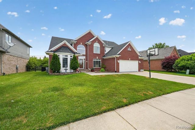 48166 Ellington Drive, Macomb, MI 48044