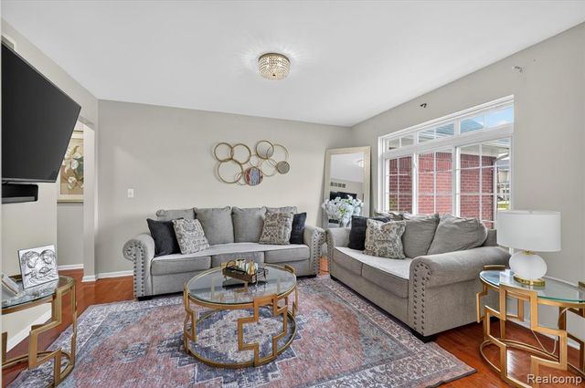48166 Ellington Drive, Macomb, MI 48044