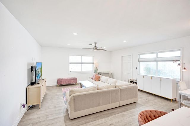 2050 NE 39th Street 101, Fort Lauderdale, FL 33308