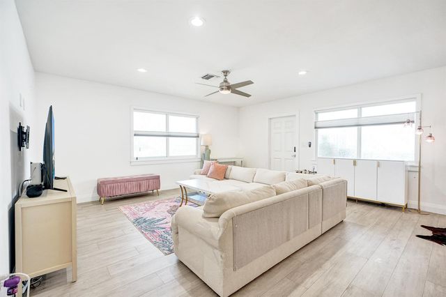 2050 NE 39th Street 101, Fort Lauderdale, FL 33308
